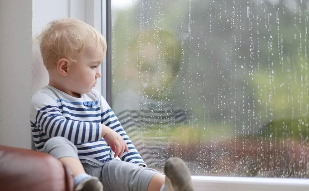 10 способов занять ребенка дома в плохую погоду